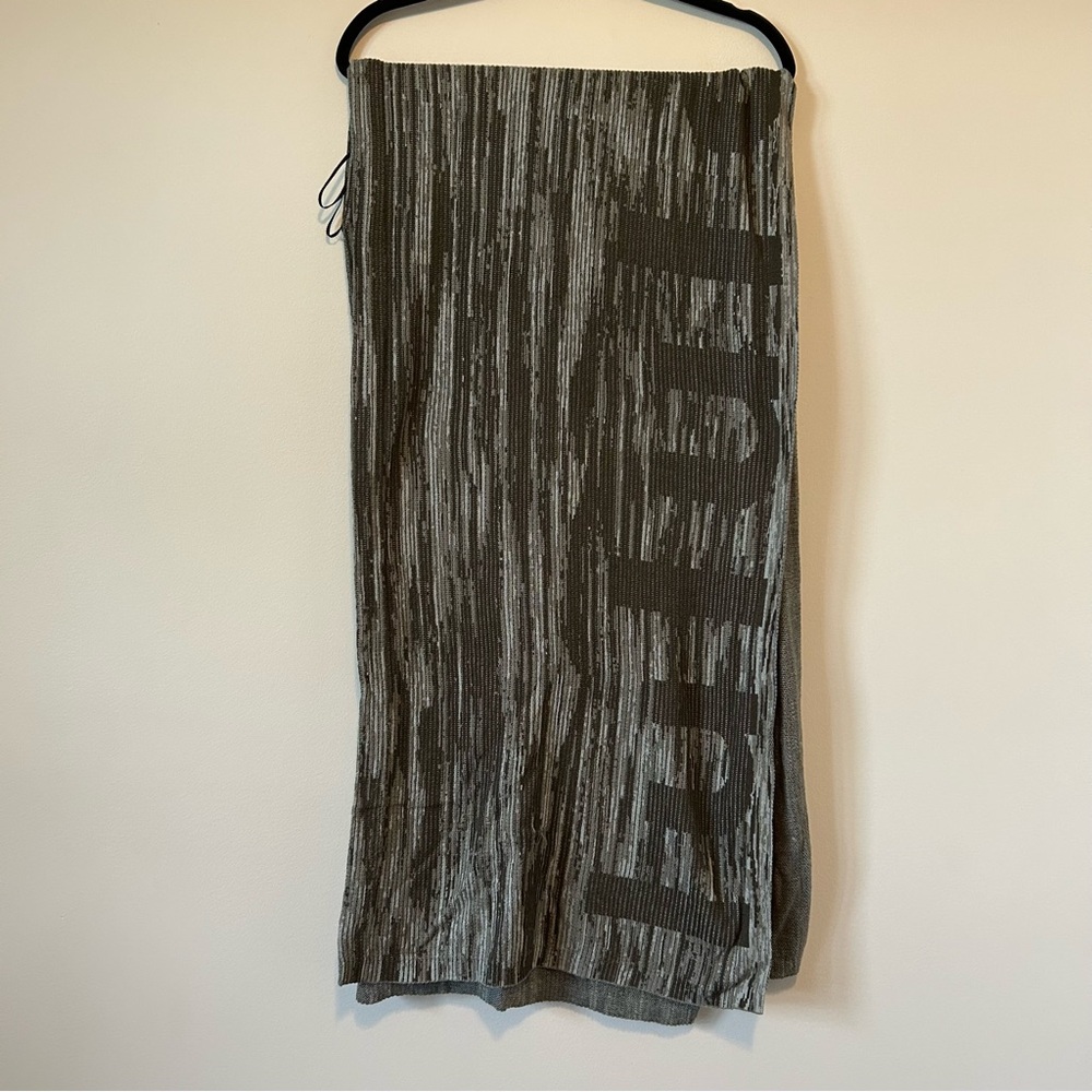 Lululemon The Rest Is Written Wrap
Grey Sage / Dark Olive / Pine Grey - Picture 8 of 8